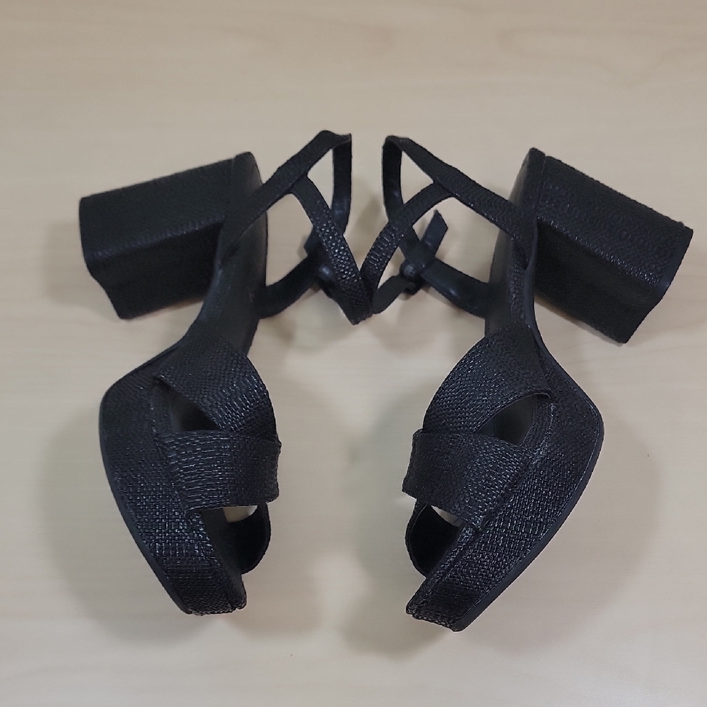 Kenneth Cole Reaction Reeva Platform Heels - Picture 8 of 16